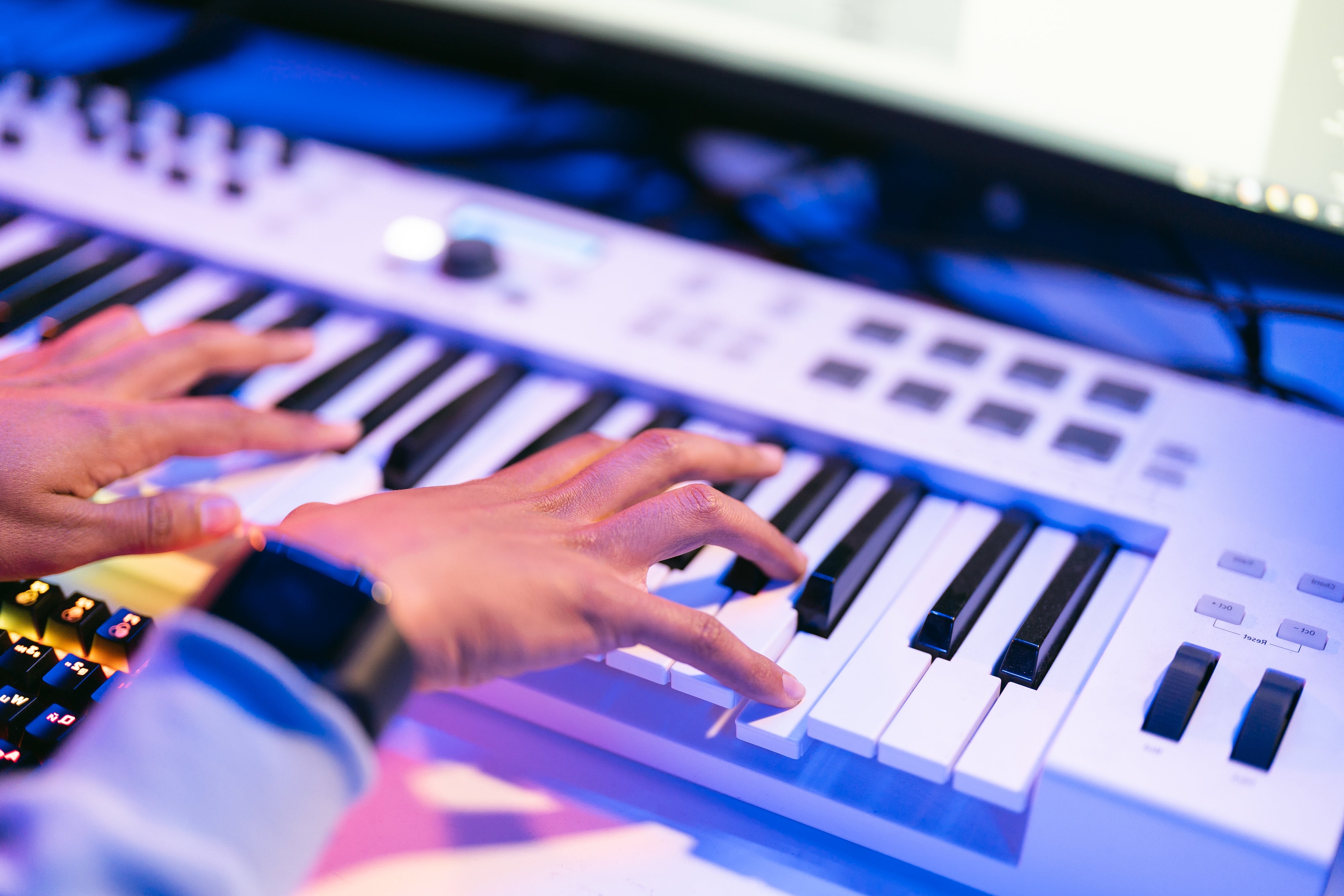 A Beginner's Guide to Choosing the Right Keyboard – Sterling Music